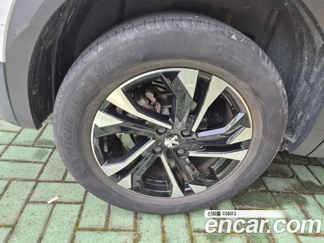 Peugeot 2008 2021 thumb 6