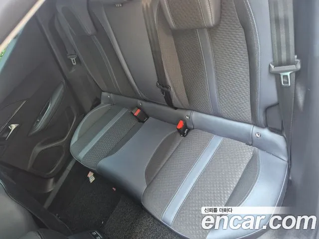 Peugeot 2008 2021 thumb 9