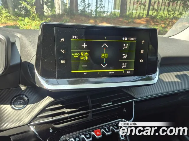Peugeot 2008 2021 thumb 10