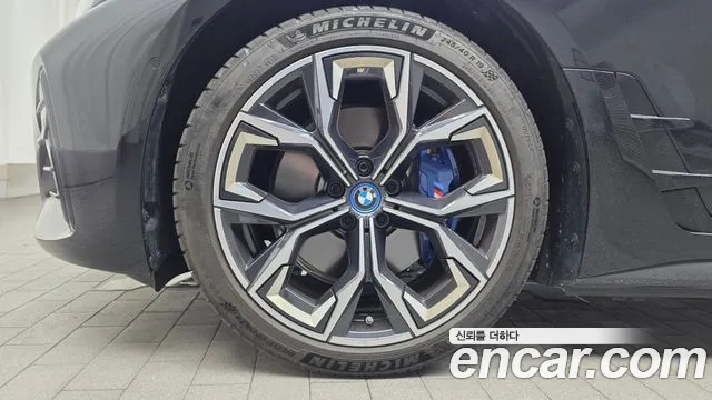 BMW i4 2022 thumb 4