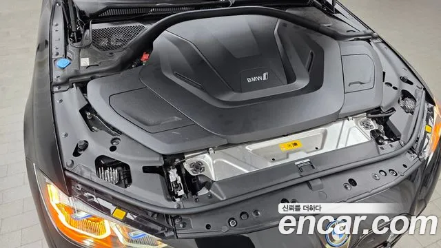 BMW i4 2022 thumb 5