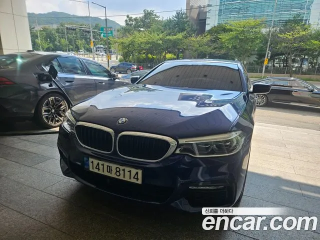 BMW 5-Series 2018 thumb 2