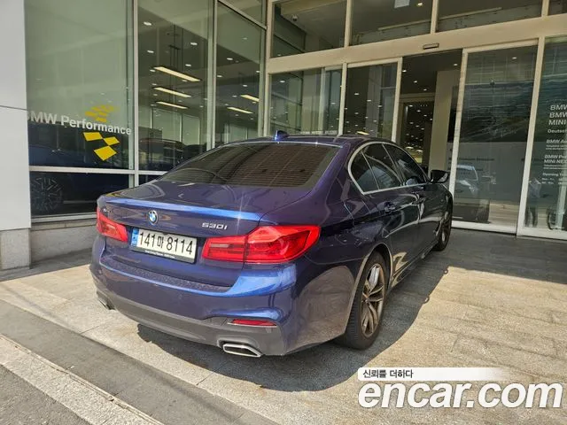 BMW 5-Series 2018 thumb 4