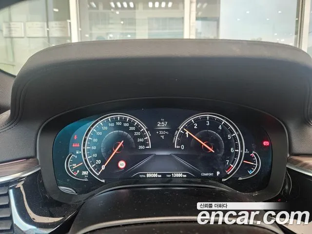 BMW 5-Series 2018 thumb 5