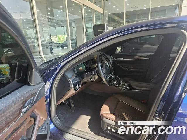BMW 5-Series 2018 thumb 7