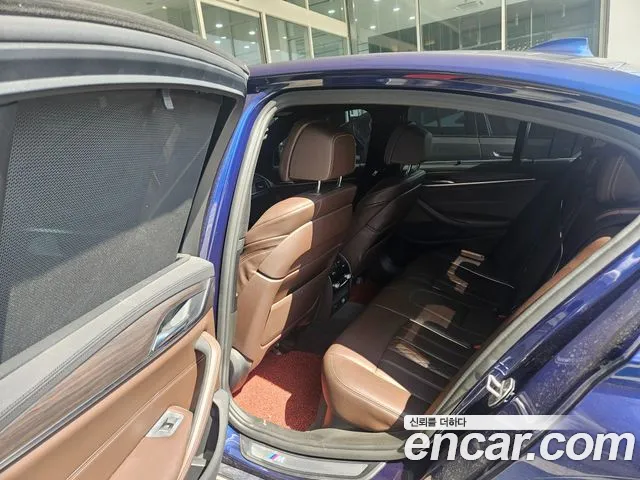 BMW 5-Series 2018 thumb 8