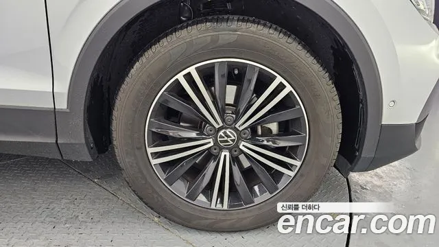 Volkswagen Tiguan 2021 thumb 4