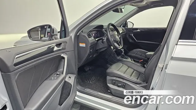Volkswagen Tiguan 2021 thumb 9