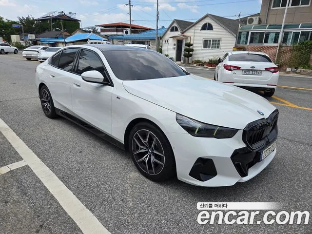 BMW 5-Series 2024 thumb 8