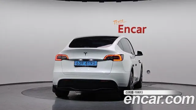 Tesla Model Y 2024 thumb 3