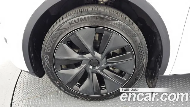 Tesla Model Y 2024 thumb 4