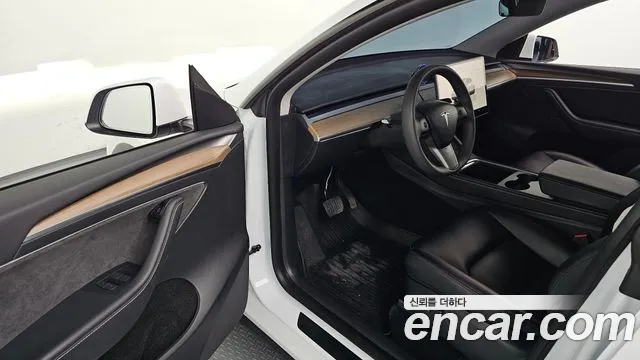 Tesla Model Y 2024 thumb 9