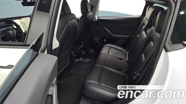Tesla Model Y 2024 thumb 11