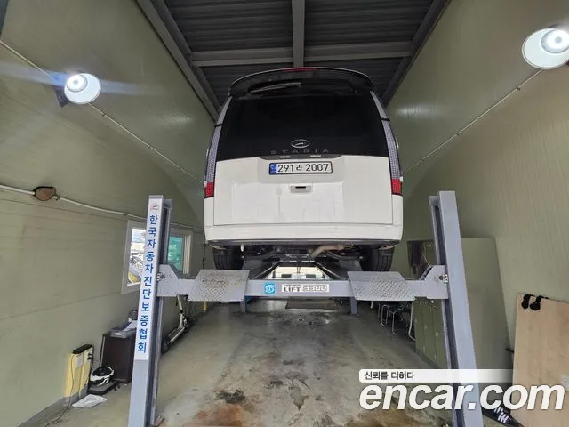 Hyundai Staria 2023 thumb 2