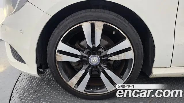 Mercedes-Benz A-Класс 2015 thumb 5
