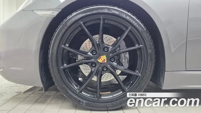 Porsche Cayman 2019 thumb 5