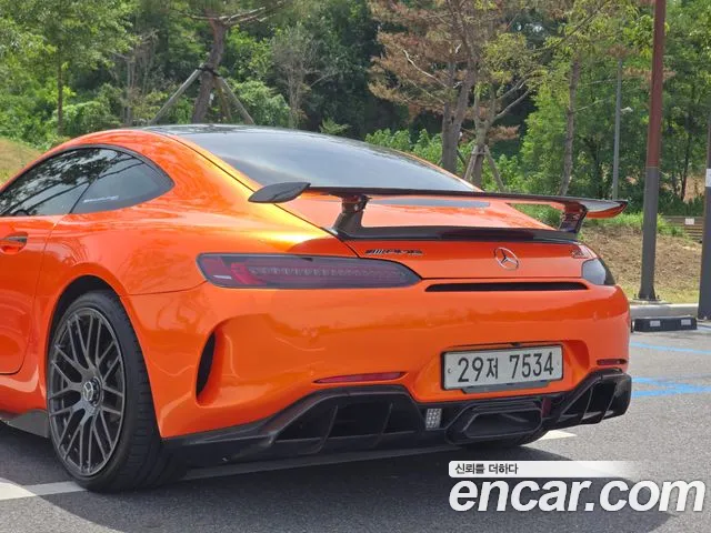 Mercedes-Benz AMG GT 2017 thumb 6