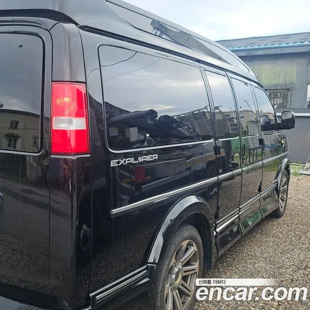 Chevrolet Express Van 2018 thumb 2