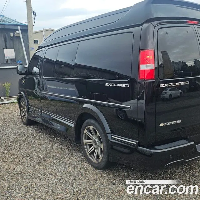 Chevrolet Express Van 2018 thumb 5
