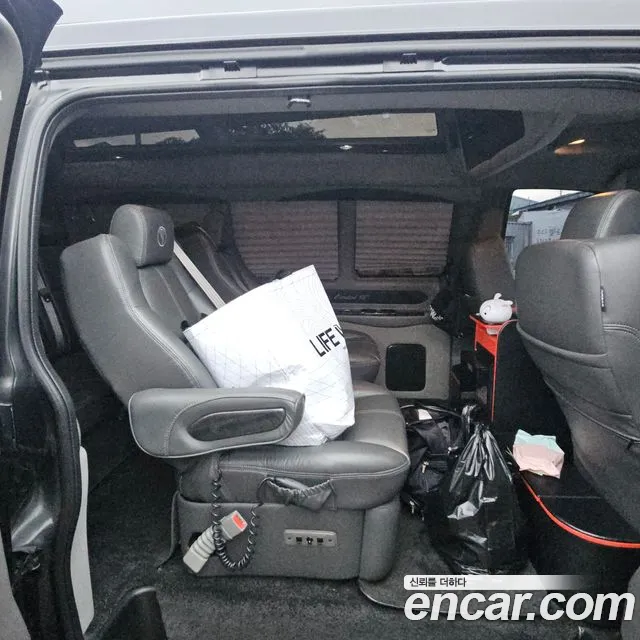 Chevrolet Express Van 2018 thumb 6
