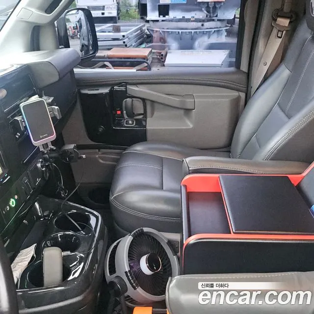Chevrolet Express Van 2018 thumb 7