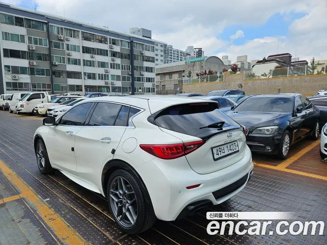 Infiniti Q30 2017 thumb 6