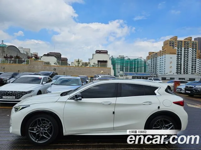 Infiniti Q30 2017 thumb 7