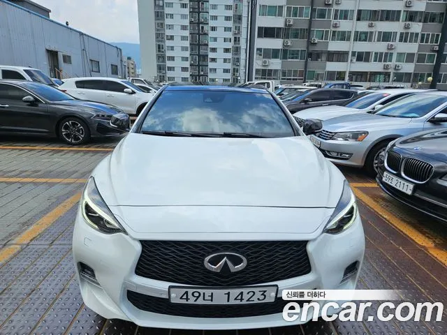 Infiniti Q30 2017 thumb 12
