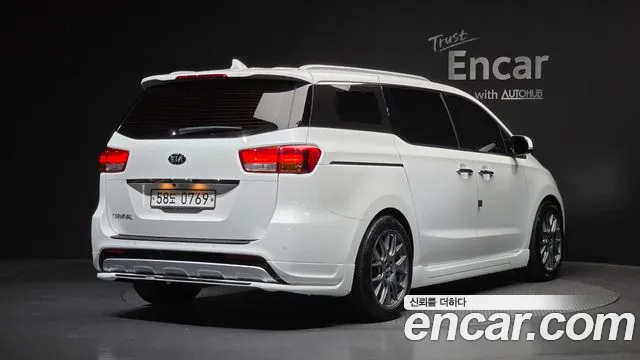 Kia Carnival 2016 thumb 2