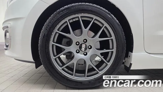 Kia Carnival 2016 thumb 5