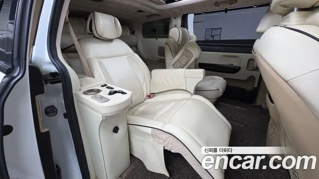 Kia Carnival 2016 thumb 12