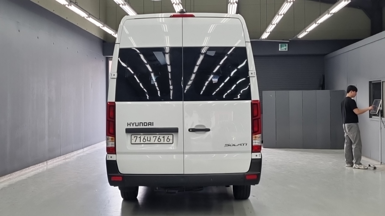 Hyundai Staria 2023 thumb 4