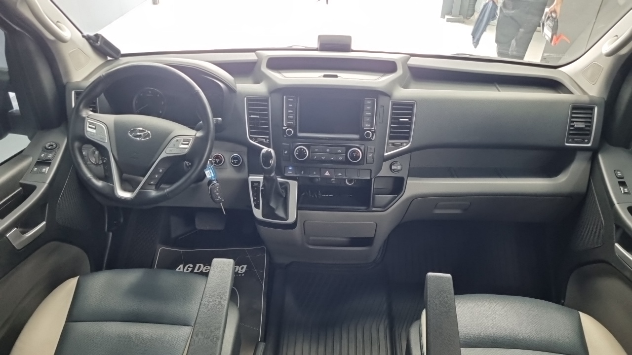 Hyundai Staria 2023 thumb 7