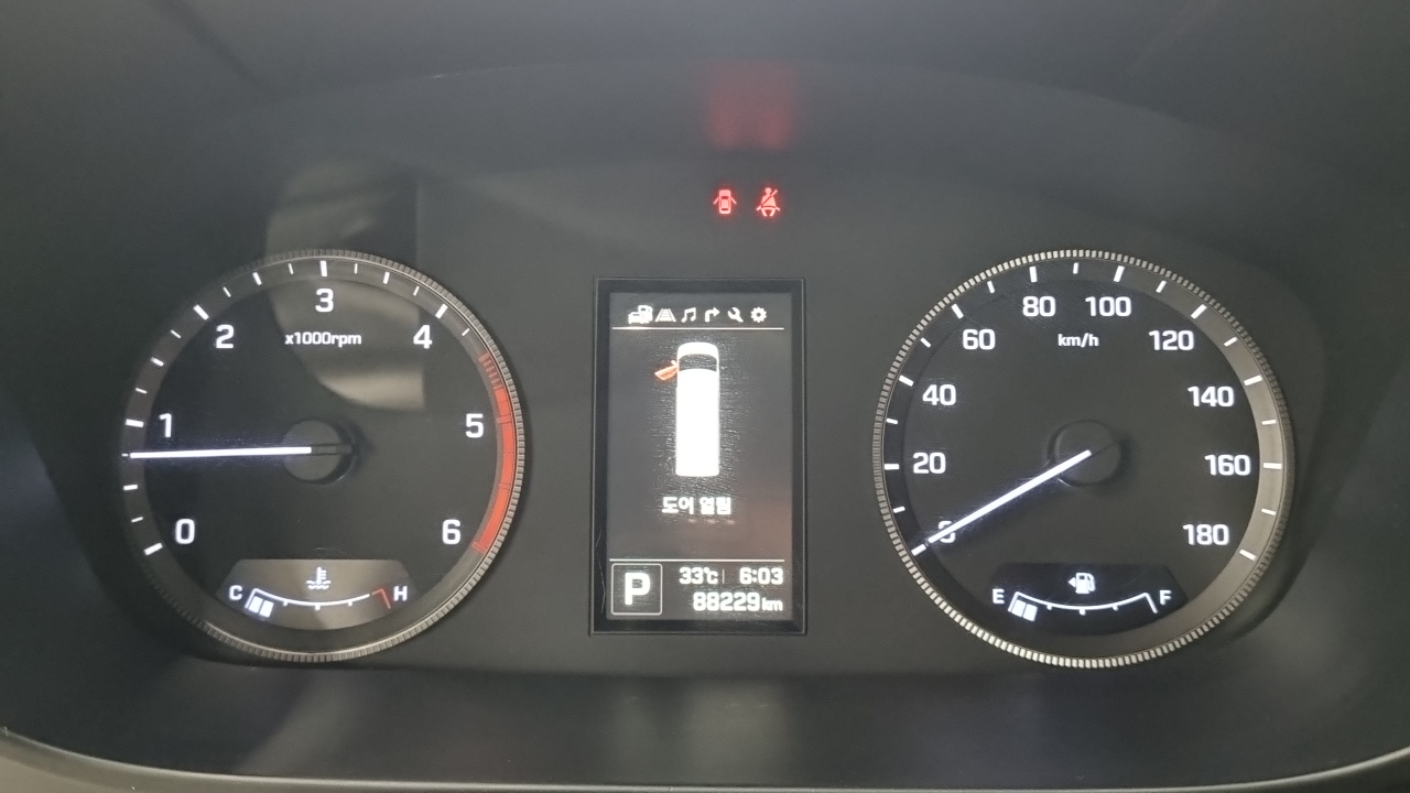 Hyundai Staria 2023 thumb 8