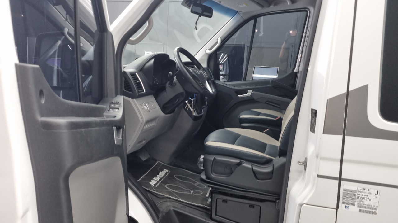 Hyundai Staria 2023 thumb 10