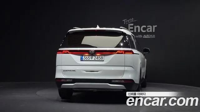 Kia Carnival 2021 thumb 4