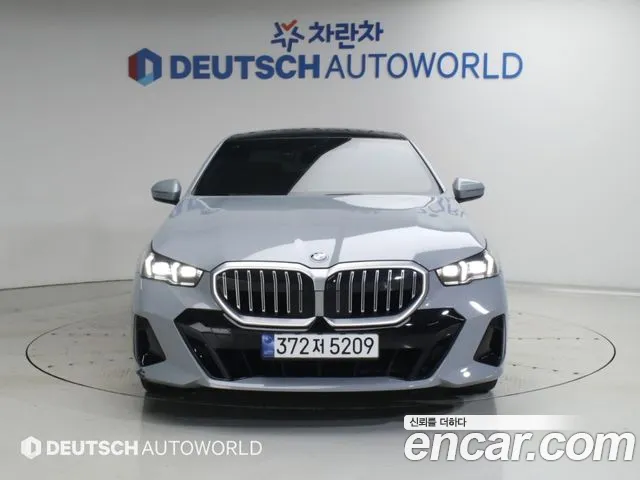 BMW 5-Series 2024 thumb 3