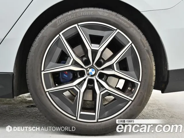 BMW 5-Series 2024 thumb 5