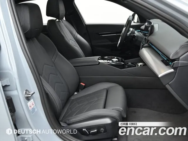 BMW 5-Series 2024 thumb 10