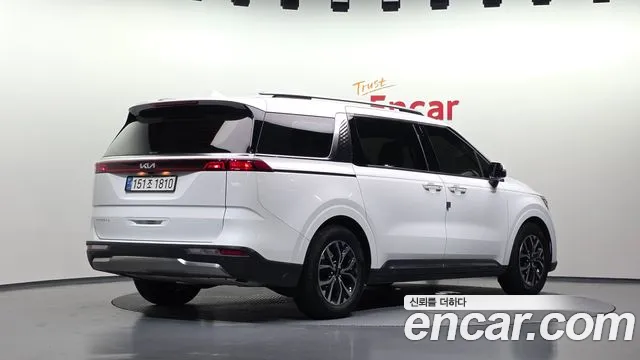 Kia Carnival 2023 thumb 2