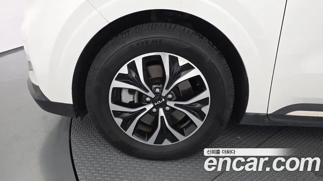 Kia Carnival 2023 thumb 5