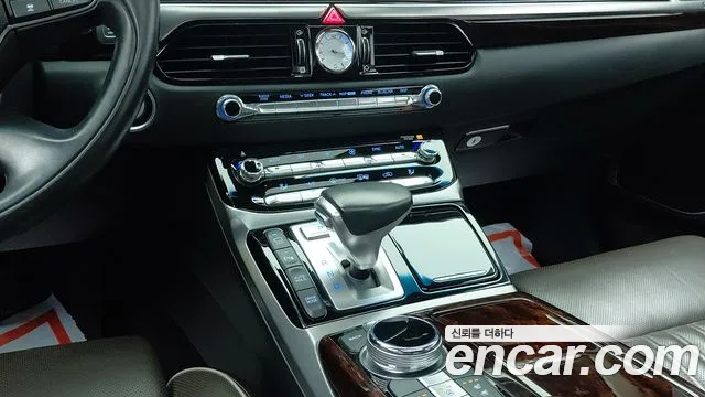 Genesis G90 2016 thumb 9