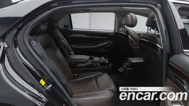 Genesis G90 2016 thumb 10
