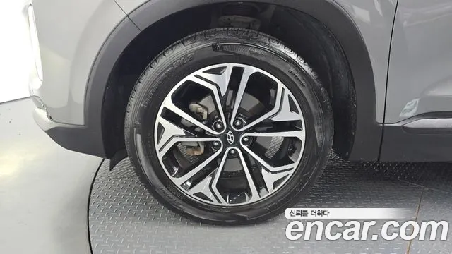 Hyundai Santa Fe 2019 thumb 4