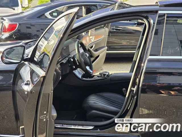 Mercedes-Benz E-Класс 2016 thumb 10