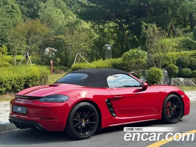Porsche Cayman 2019 thumb 3