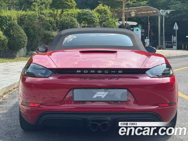Porsche Cayman 2019 thumb 4