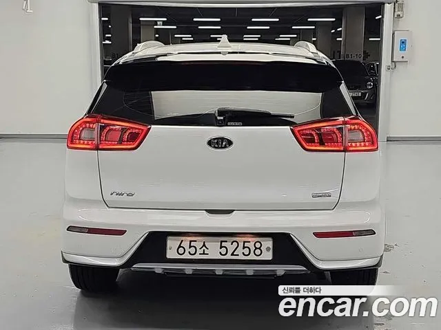 Kia Niro 2017 thumb 4