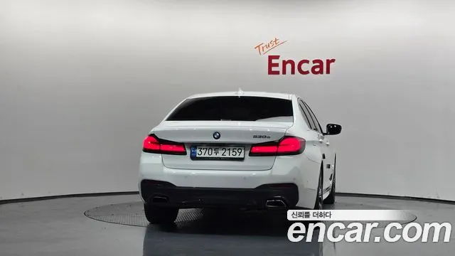 BMW 5-Series 2021 thumb 4