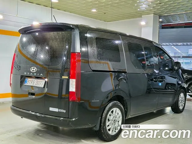 Hyundai Staria 2025 thumb 4